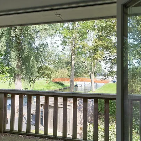 Uitzicht op de haven Appartement Kollum Buitenkant foto