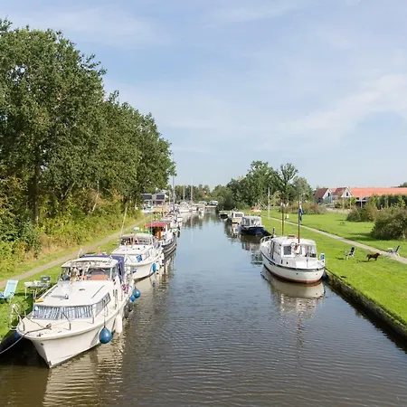 Uitzicht op de haven Appartement Kollum Buitenkant foto